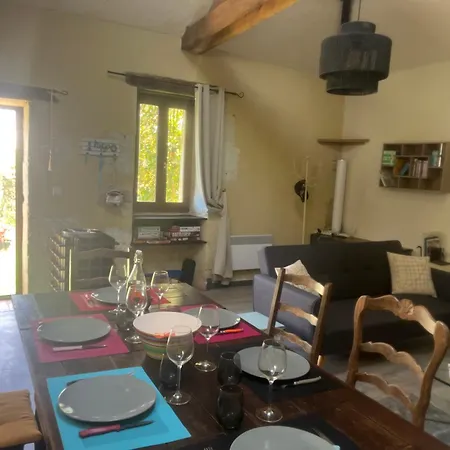 Le Merlat Vakantiehuis